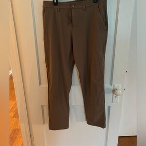 Men’s Lulu Lemon. Size 32. Excellent condition!